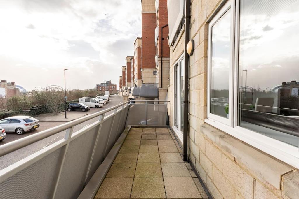 Stunning Flat By Quayside With Balcony!! Apartman Newcastle Upon Tyne Kültér fotó
